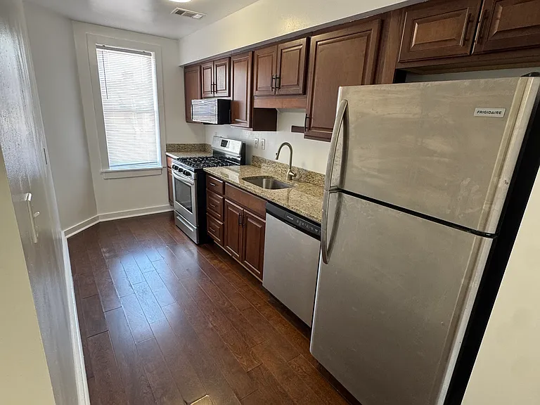 2318 Jane St #3 — Photo 1