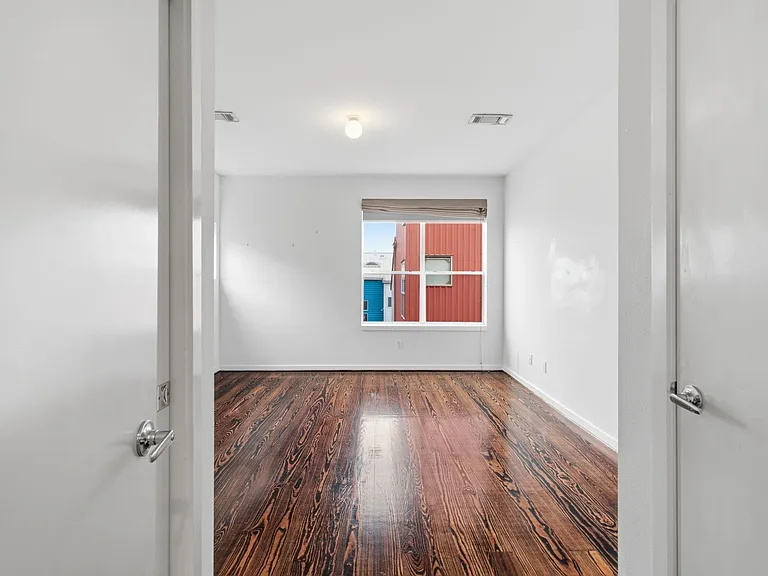 2934 Commerce St — Photo 18