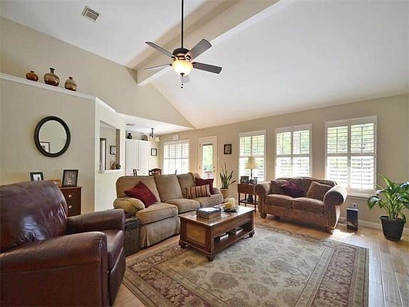 4th image of 930 Morgan Hill Dr