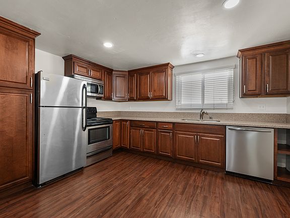 3rd image of 1846 Oliver Ave #3