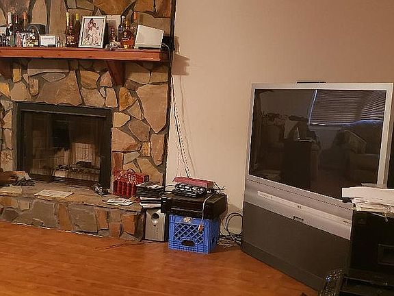 family room w/fireplace