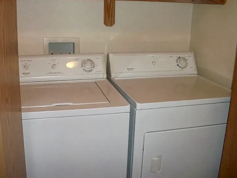 Wolf Glen Apartments — Photo 21