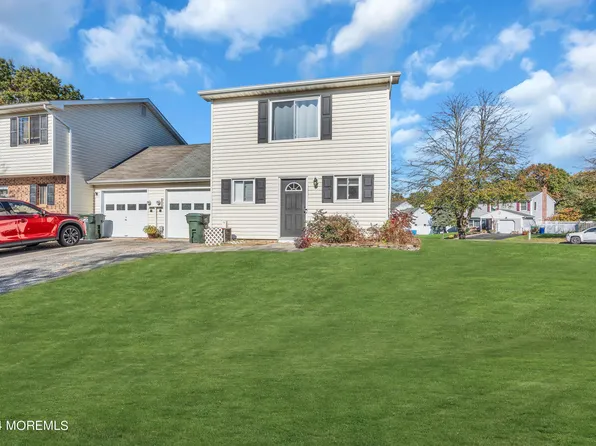 5 Tracey Court, Howell, NJ 07731