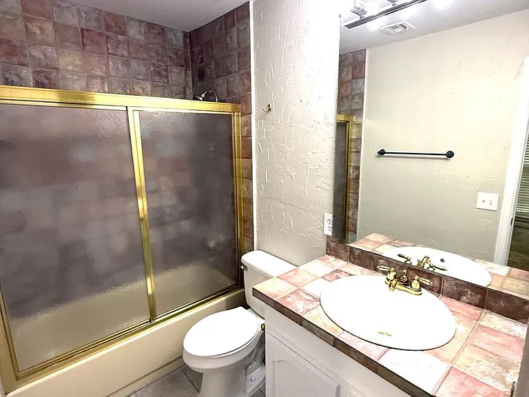 2028 Hazel Hedge Ln — Photo 13