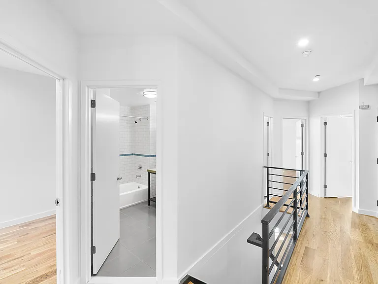 250 S 3rd St #3 — Photo 13