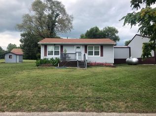 525 Armstrong St, Slater, MO 65349