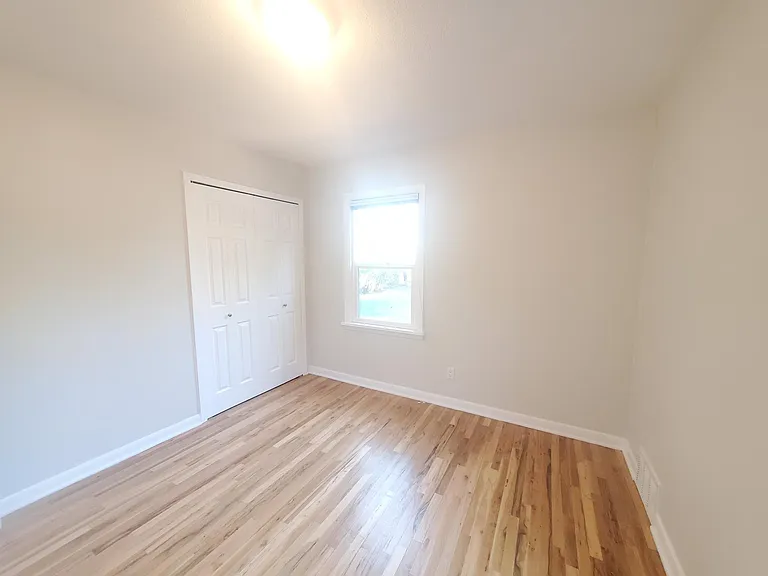 230 E Sussex Ave — Photo 9