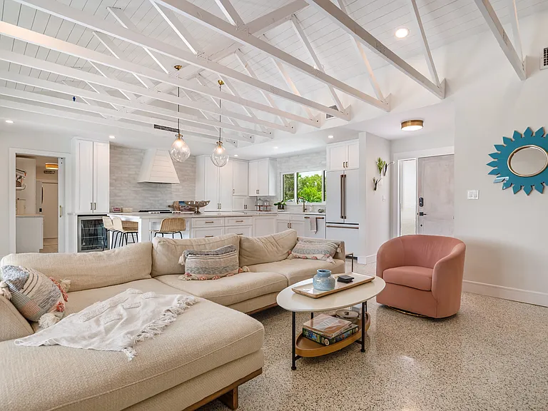 2882 W Vina Del Mar Blvd — Photo 12