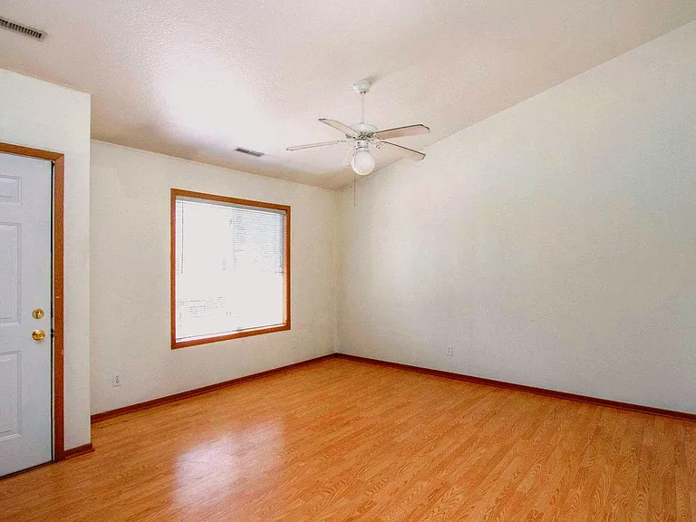 Oaks — Photo 14