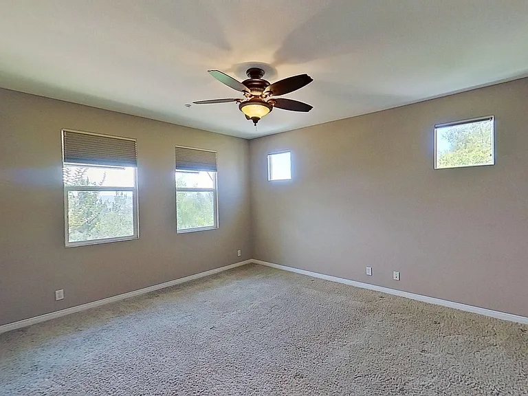 32 Meridian Dr — Photo 16