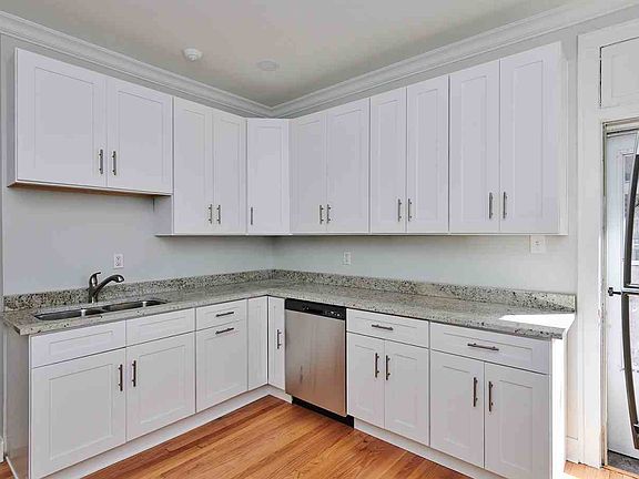 3rd image of 5461 S Everett Ave #3A