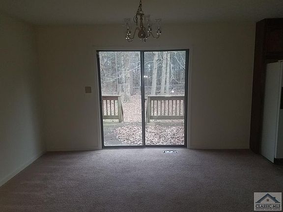 3rd image of 423 Bedford Dr