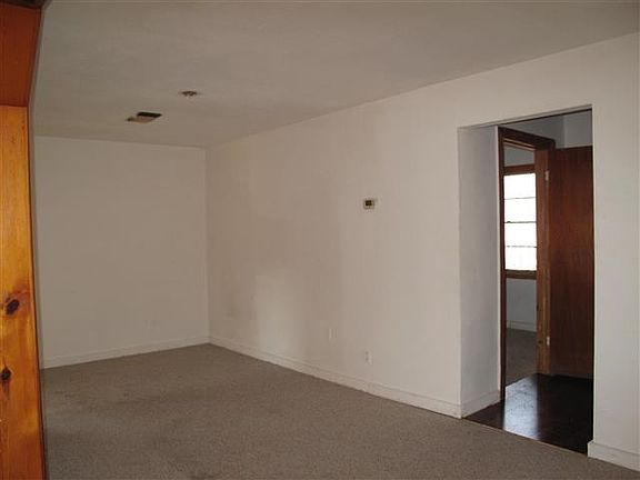4th image of 313 E Stonecastle Dr