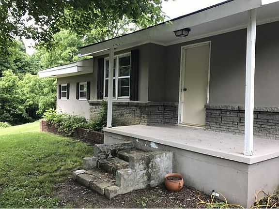 2nd image of 2208 Vincent Ln