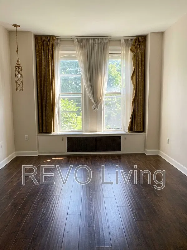 1 bed, 3.0 bath, 4000 sqft, $550 — Photo 1