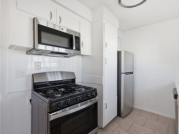 4th image of 6640 Darby Ave APT 12
