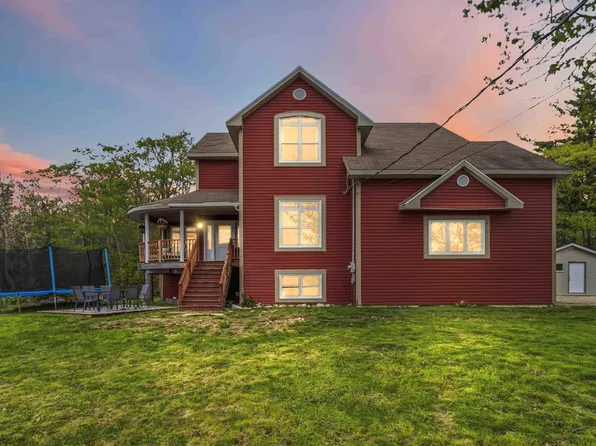 100 Clayton Dr, Chester, NS B0J 1T0