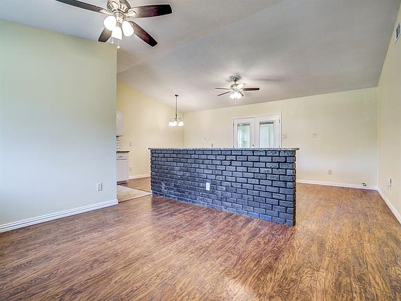 4th image of 1117 Pacific Dr