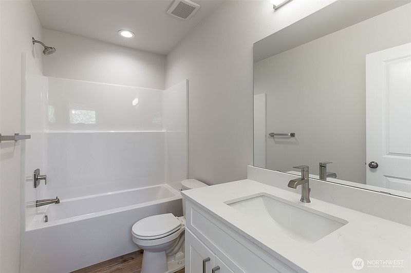 4th image of 3330 58th Avenue NE