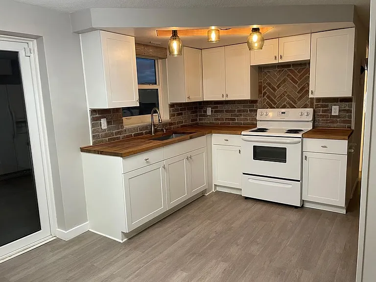 3317 Salisbury Dr — Photo 8