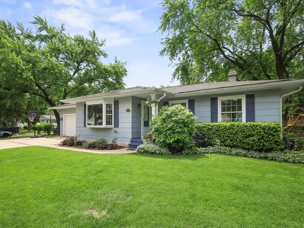 30W111 Bruce Ln, Naperville, IL 60563