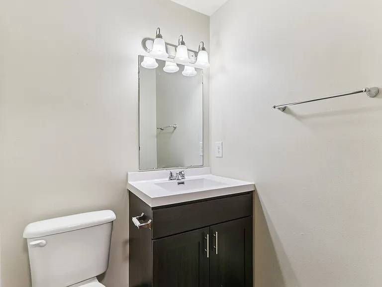 Woodfield Heights Apartments — Photo 22