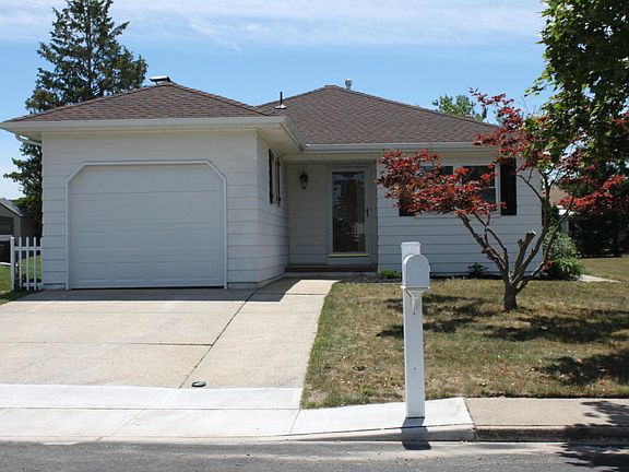 2nd image of 37 Bonaire Dr