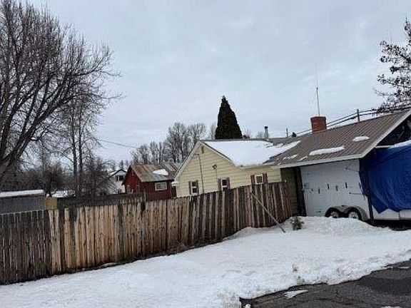 2nd image of 286 Laurel Ln