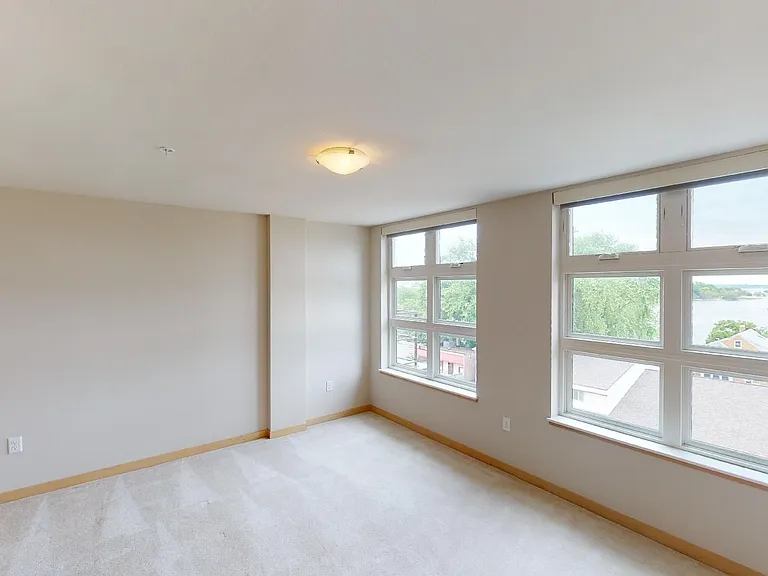 902 Drake St — Photo 132