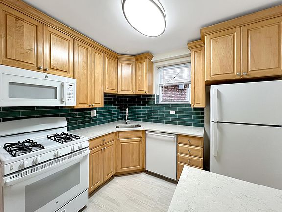 3rd image of 3245 N Lawndale Ave Unit G