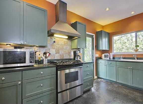 5th image of 2806 Saratoga Dr