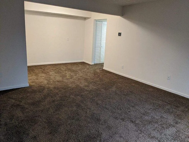 100 Everhard - Short-term rentals available — Photo 4