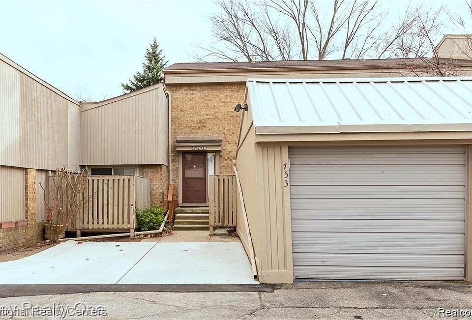 1st image of 753 Oak Brook Ridge Dr