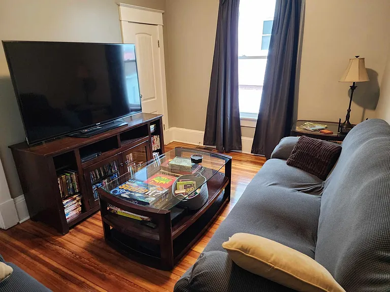 825 Wilson Ave — Photo 11