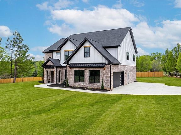 4th image of 47 Mangum Ln