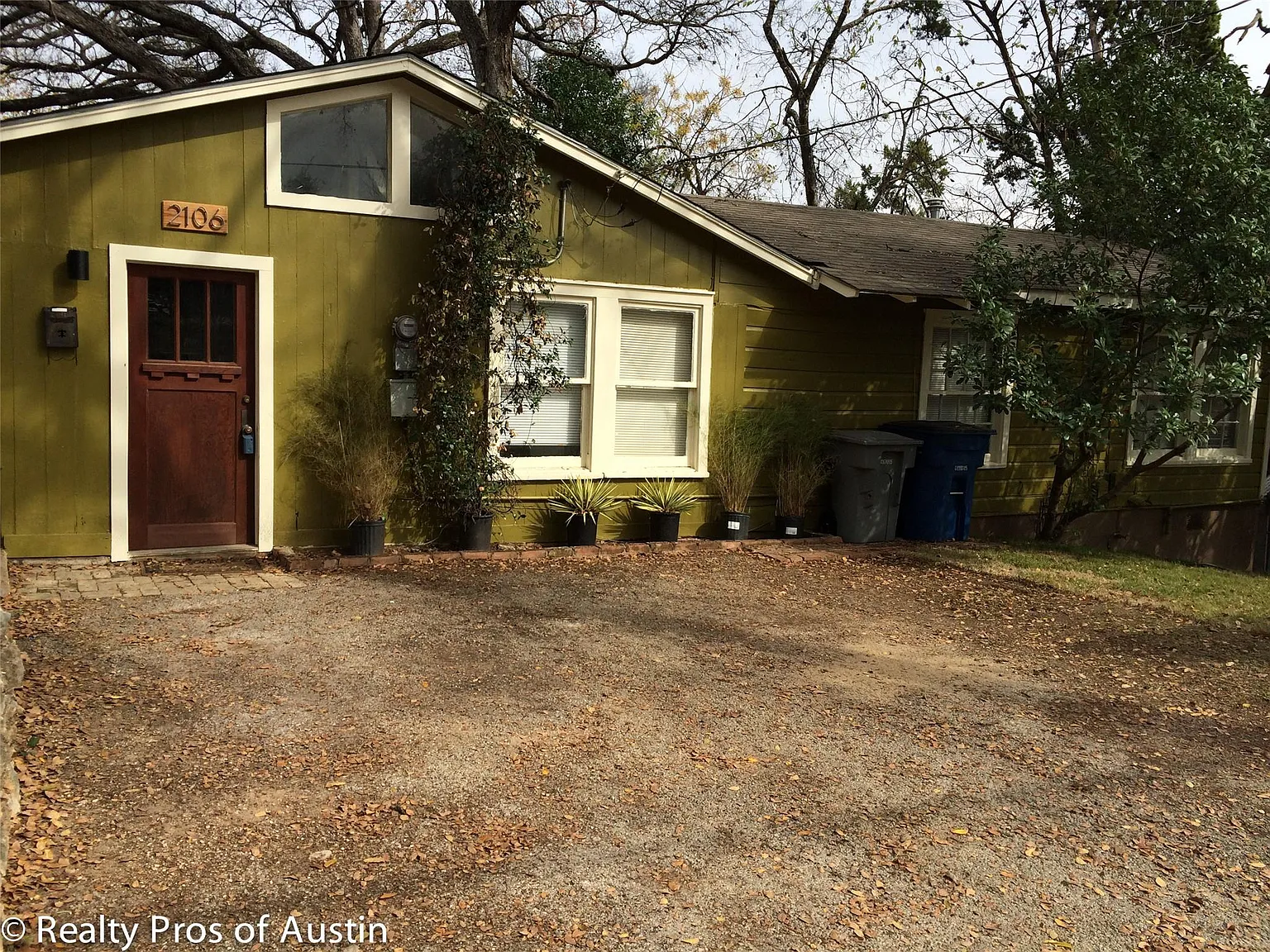 2 bed, 2.0 bath, 963 sqft, $2,550 — Photo 2