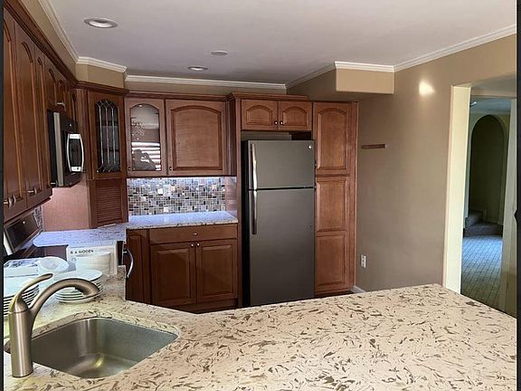 kitchen (built-in microwave, dishwasher, appliance garage, & under cabinet lighting)