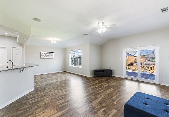 3rd image of 15210 Main Royal Dr