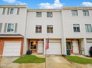 83 Ilyssa Way, Staten Island, NY 10312