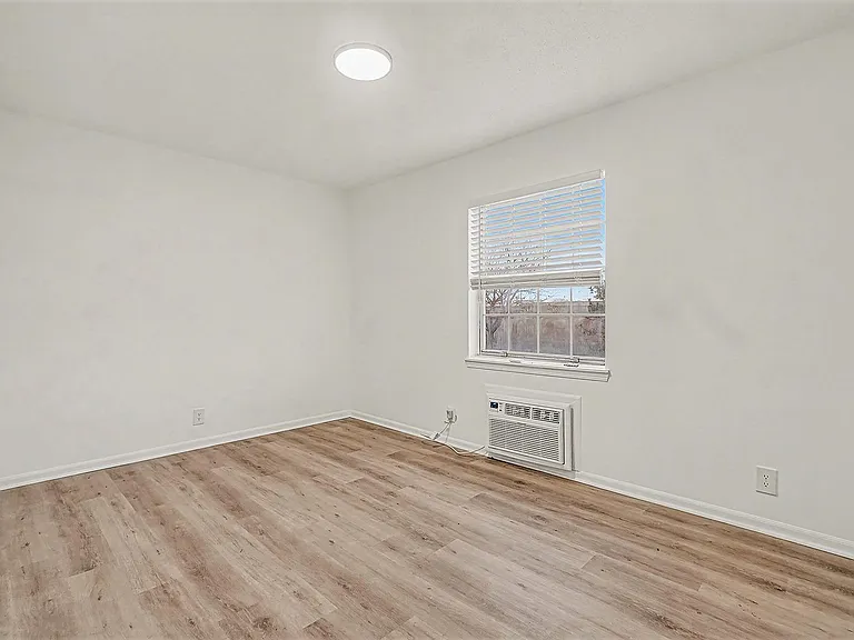 1610 E Kansas City — Photo 19