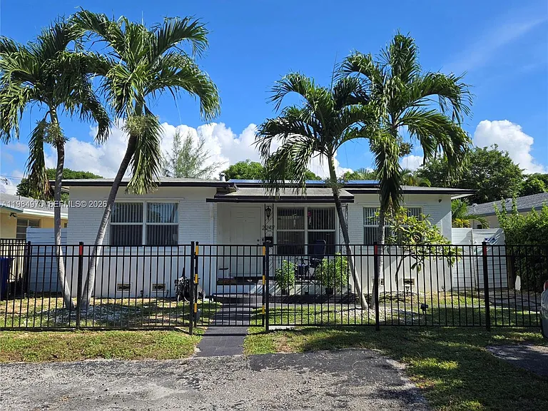 2247 Jackson St — Photo 1