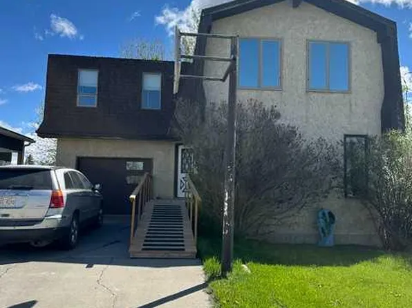 925 W West Ave, Pincher Creek, AB T0K 1W0