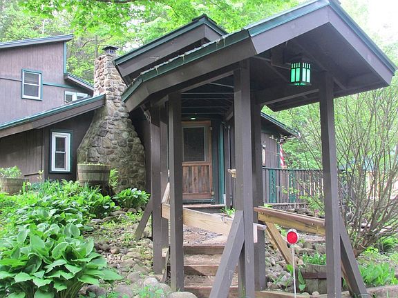 2nd image of 196 Johns Brook Ln