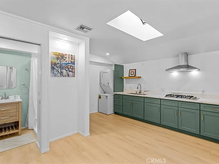 1031 E Tujunga Ave #A — Photo 15