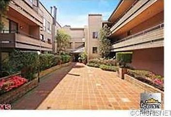 3rd image of 13331 Moorpark St APT 216