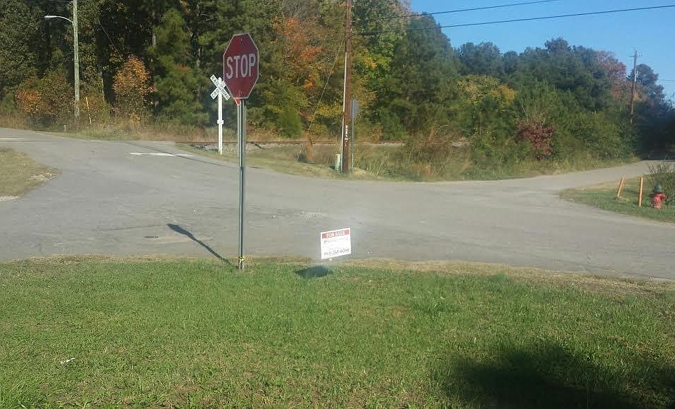 2nd image of 581 E Lake Dr