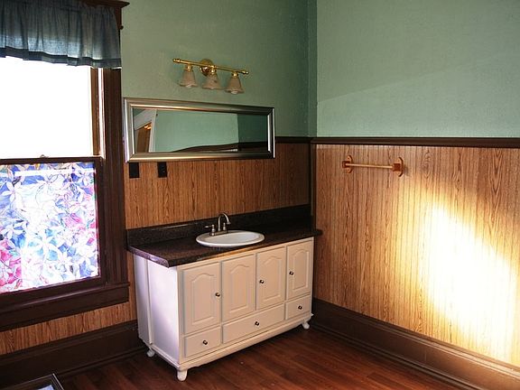5th image of 630 Vine St