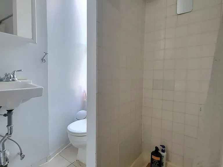 130 E 4th St #2 — Photo 5