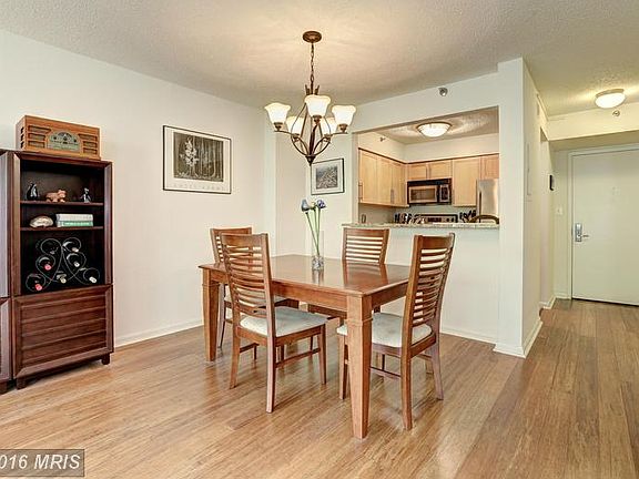 5th image of 10101 Grosvenor Pl APT 203