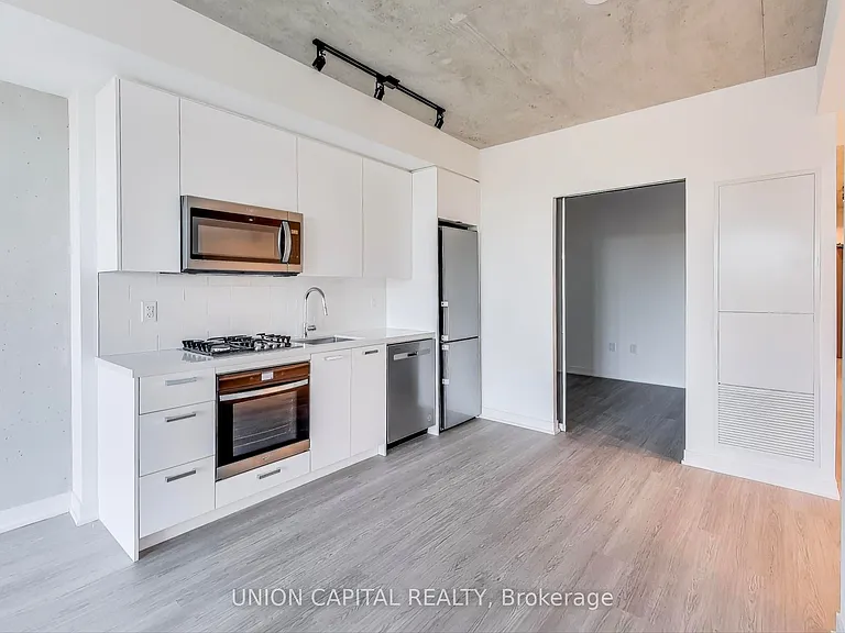 195 McCaul St #502 — Photo 7